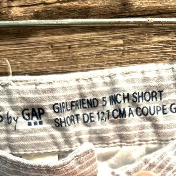 Gap Girlfriend Khakis 5” Shorts Sz 12 - Picture 2 of 4